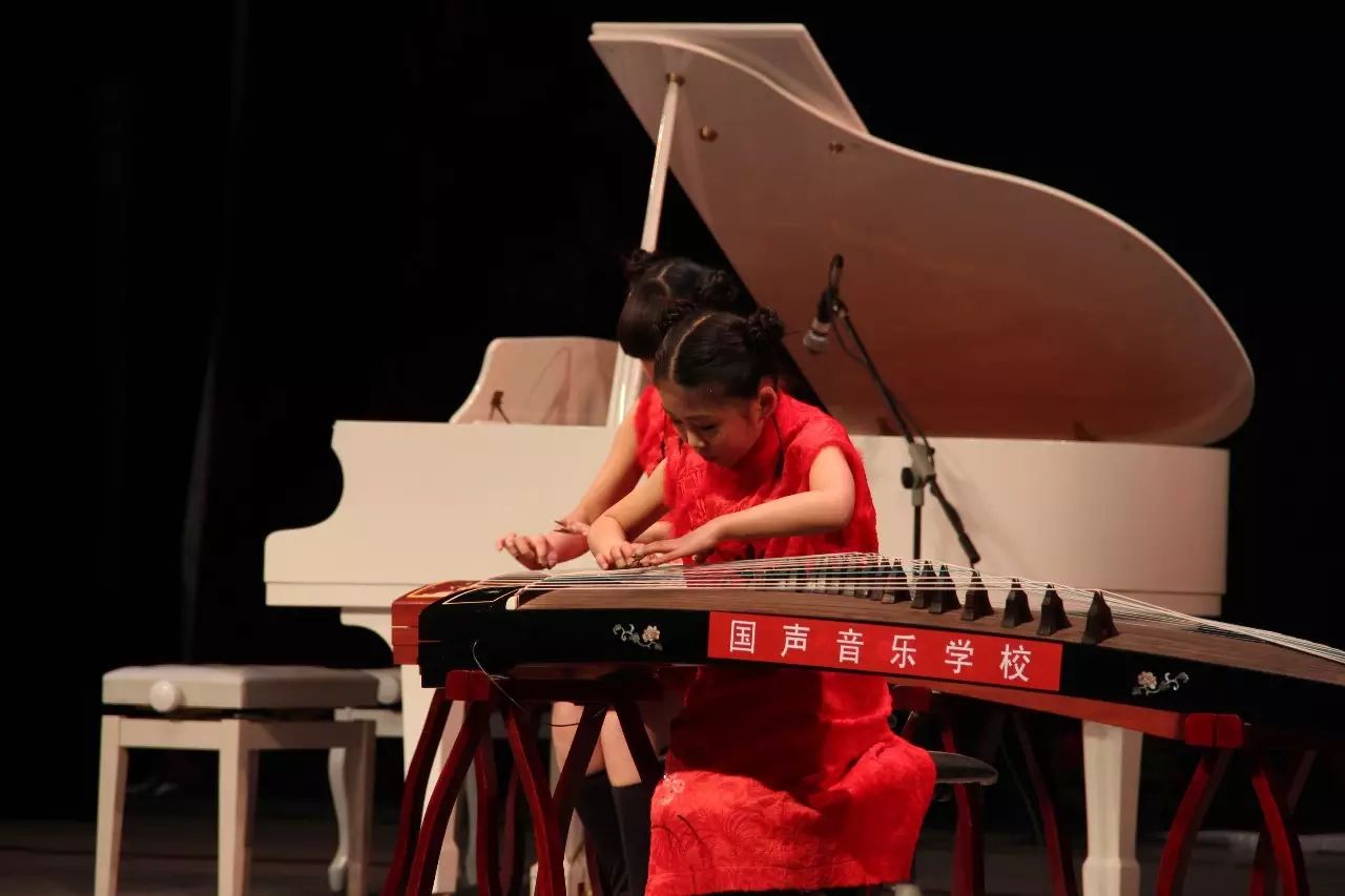 古箏和鋼琴哪個(gè)有氣質(zhì)_鋼琴古箏氣質(zhì)有哪些_鋼琴古箏