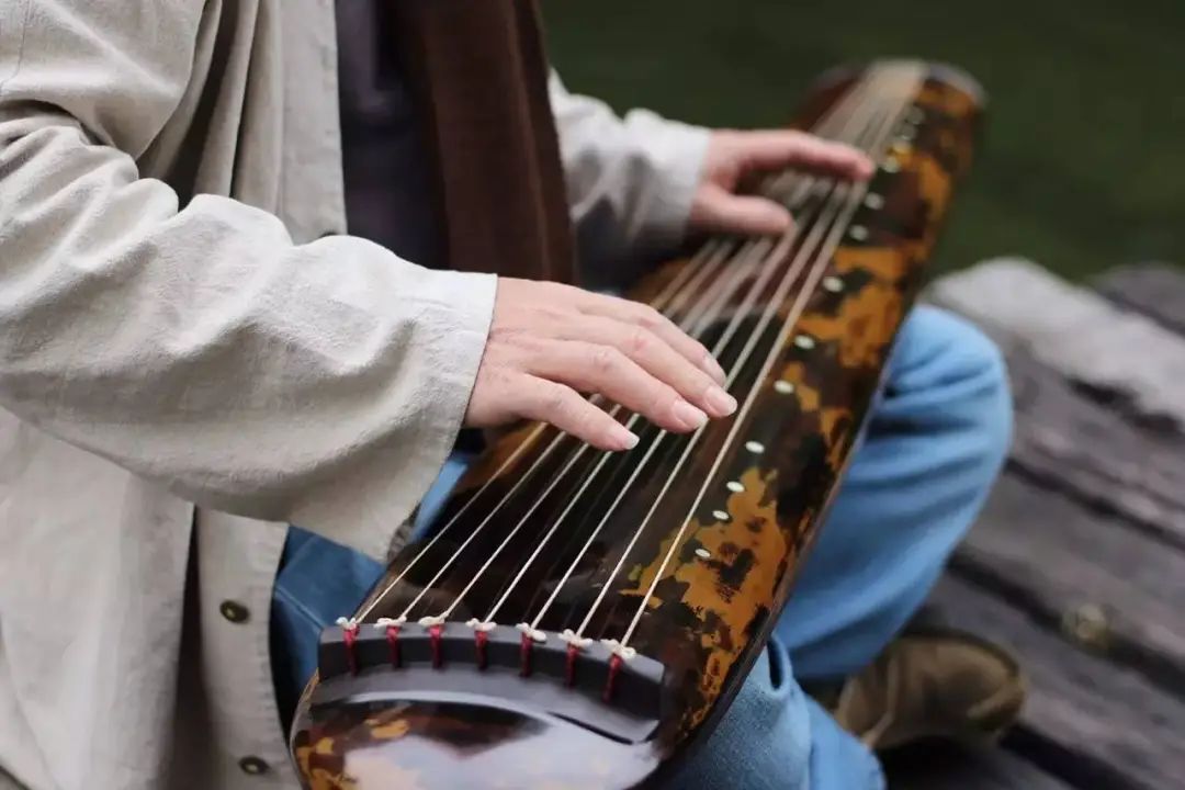 一般古琴的琴面是什么做的_一般古琴的琴面為_古琴的琴面是