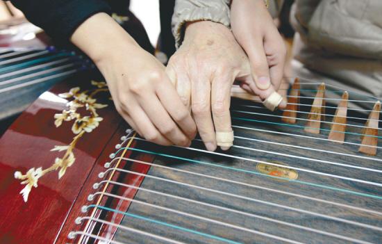 學習古箏好嗎_古箏很容易學_古箏到底好不好學