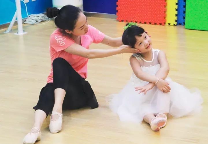 孩子學(xué)古箏的最佳年齡_古箏適合多大年齡開始學(xué)_古箏適合多大孩子學(xué)